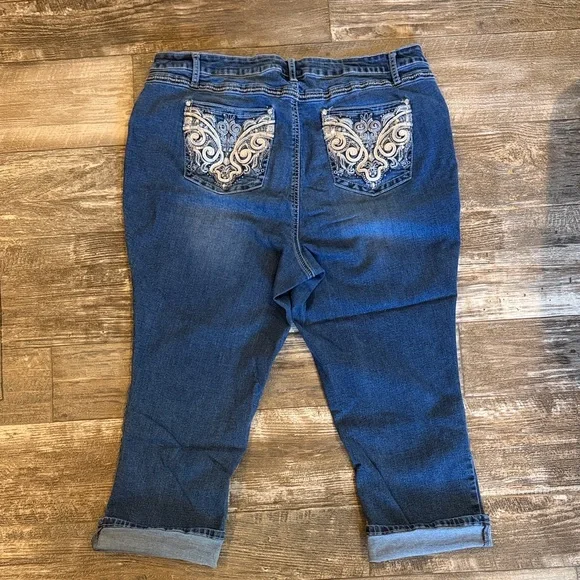 Capris - Picture 2 of 6